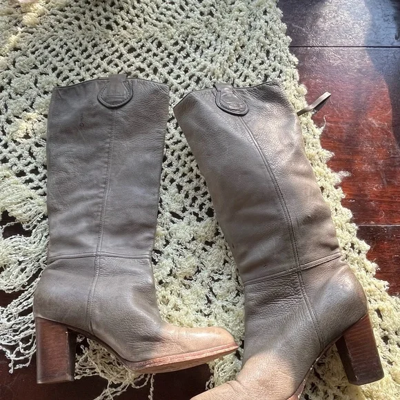 vintage 2000s coach grey leather boots⭐️ - Picture 4 of 5